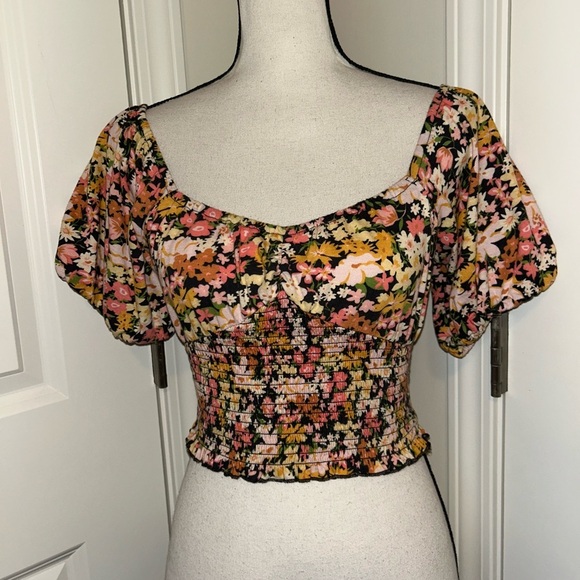 Billabong Floral Smocked “get along” puff sleeve Women's crop Top - Picture 4 of 11